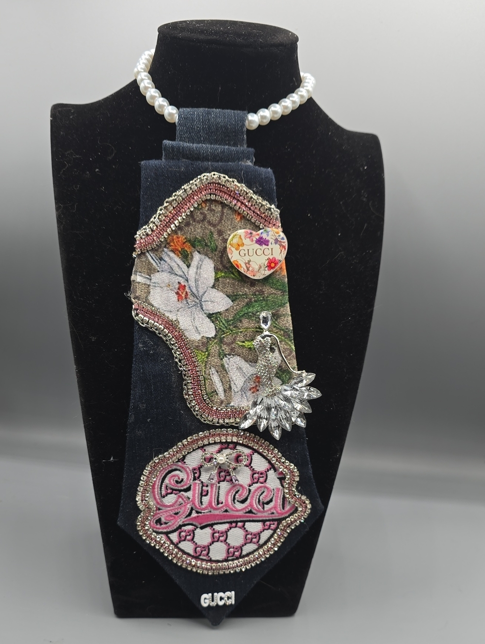 Gucci Black Velvet Floral Embellished Necklace with Pearl Strand
